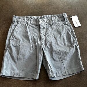 Men’s NWT Save Khaki United light blue shorts Size 32